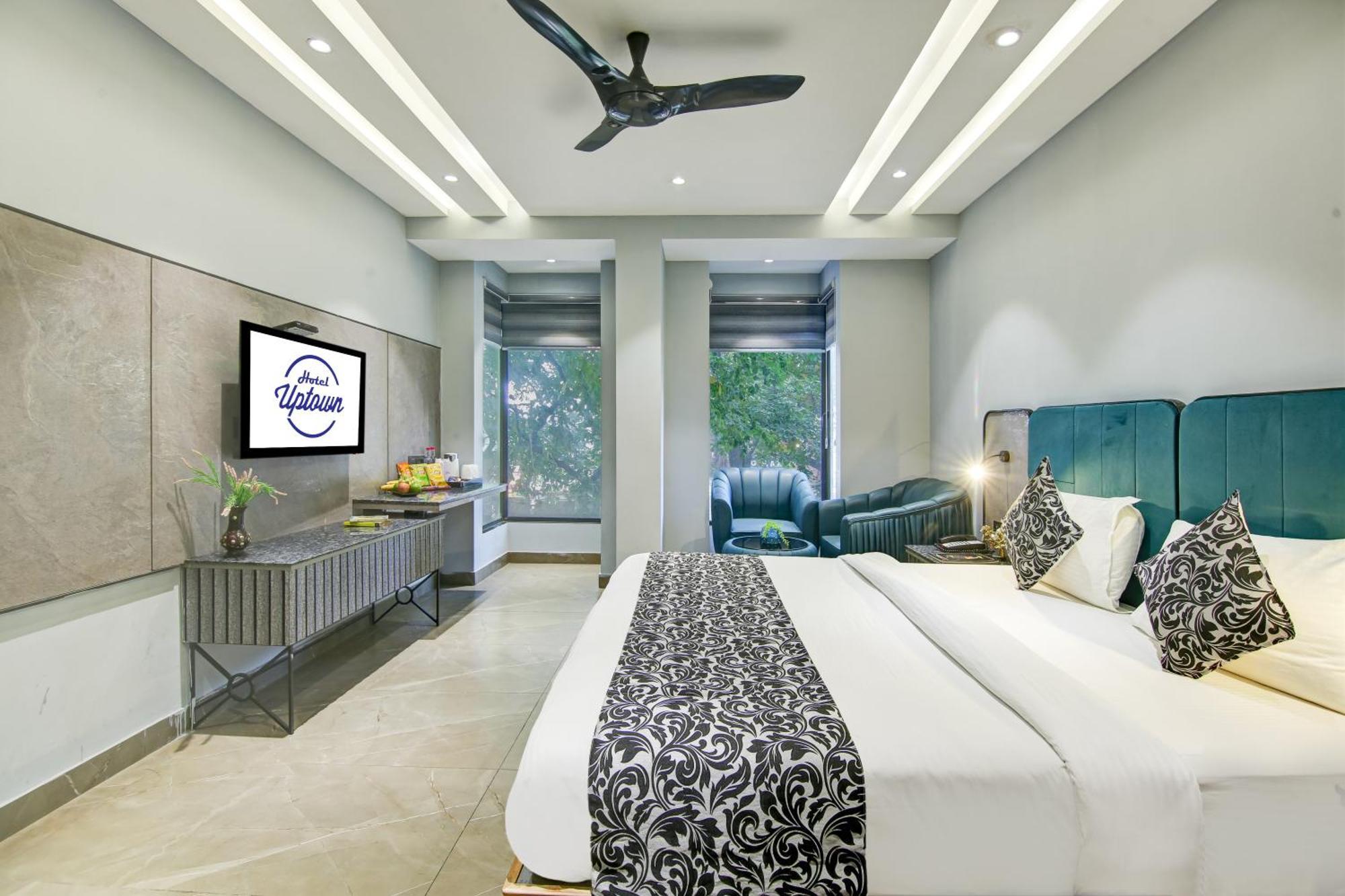 Hotel Uptown 1km Connaught Place 4*
