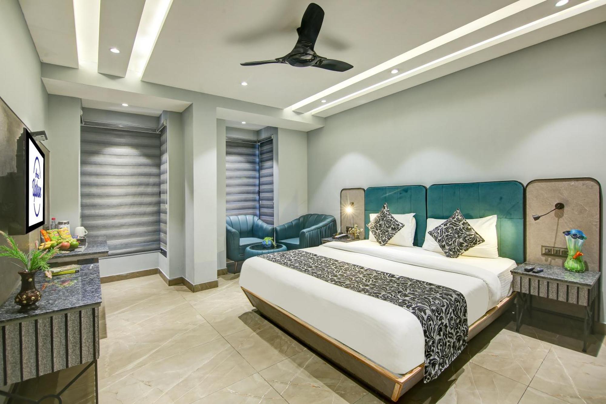 Uptown 1km Connaught Place 4*
