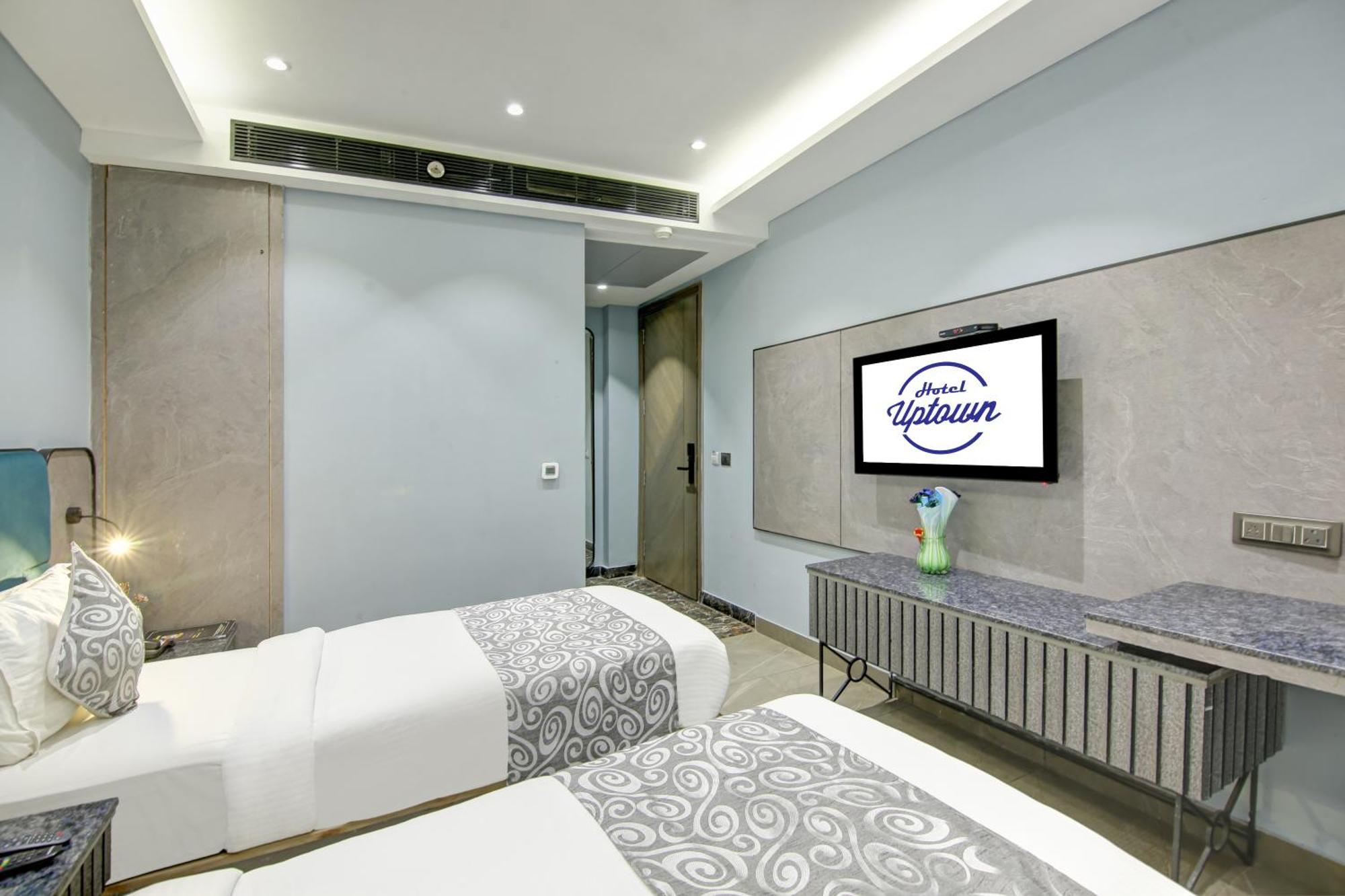Hotel Uptown 1km Connaught Place New Delhi