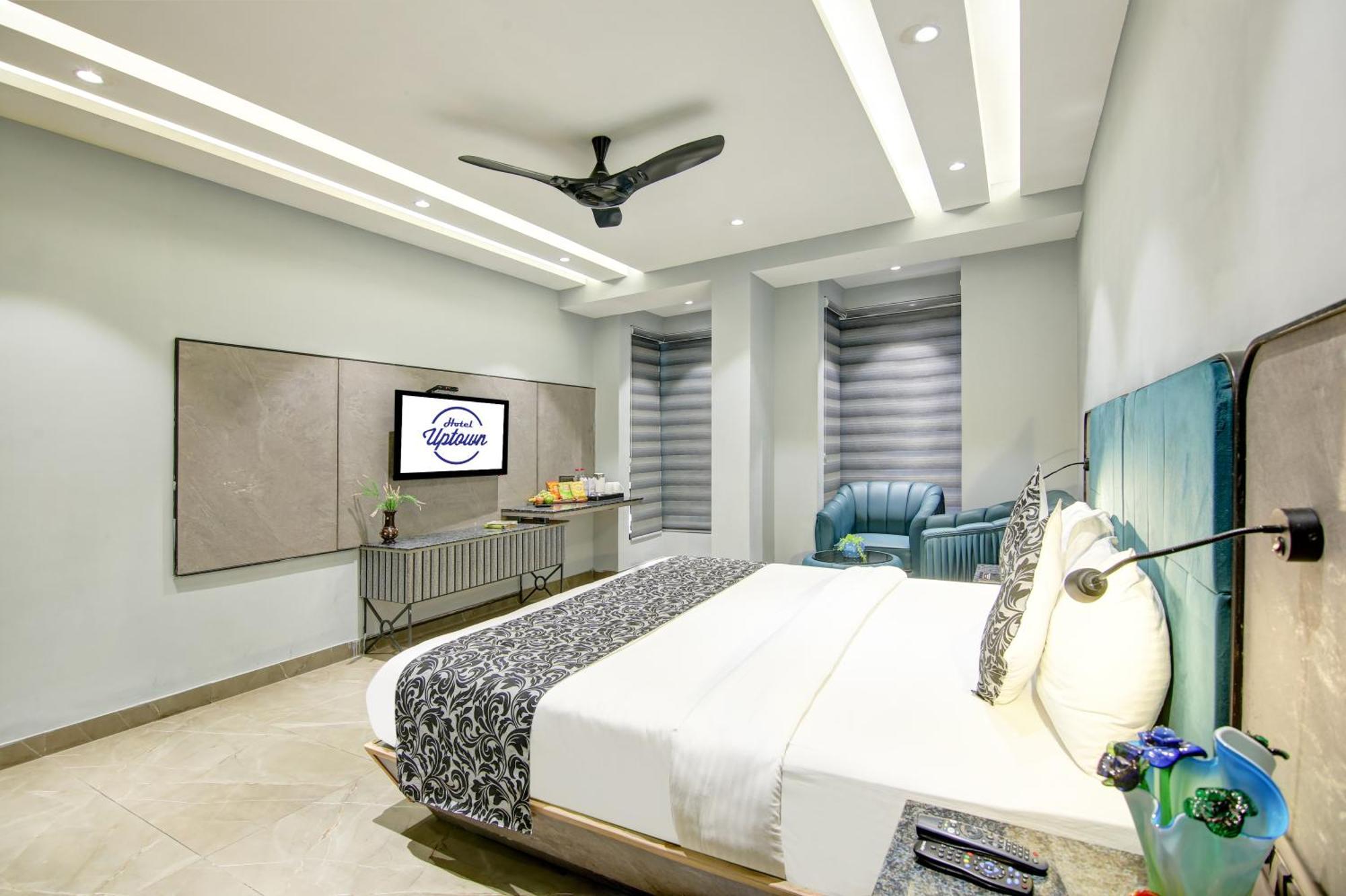 Hotel Uptown 1km Connaught Place New Delhi