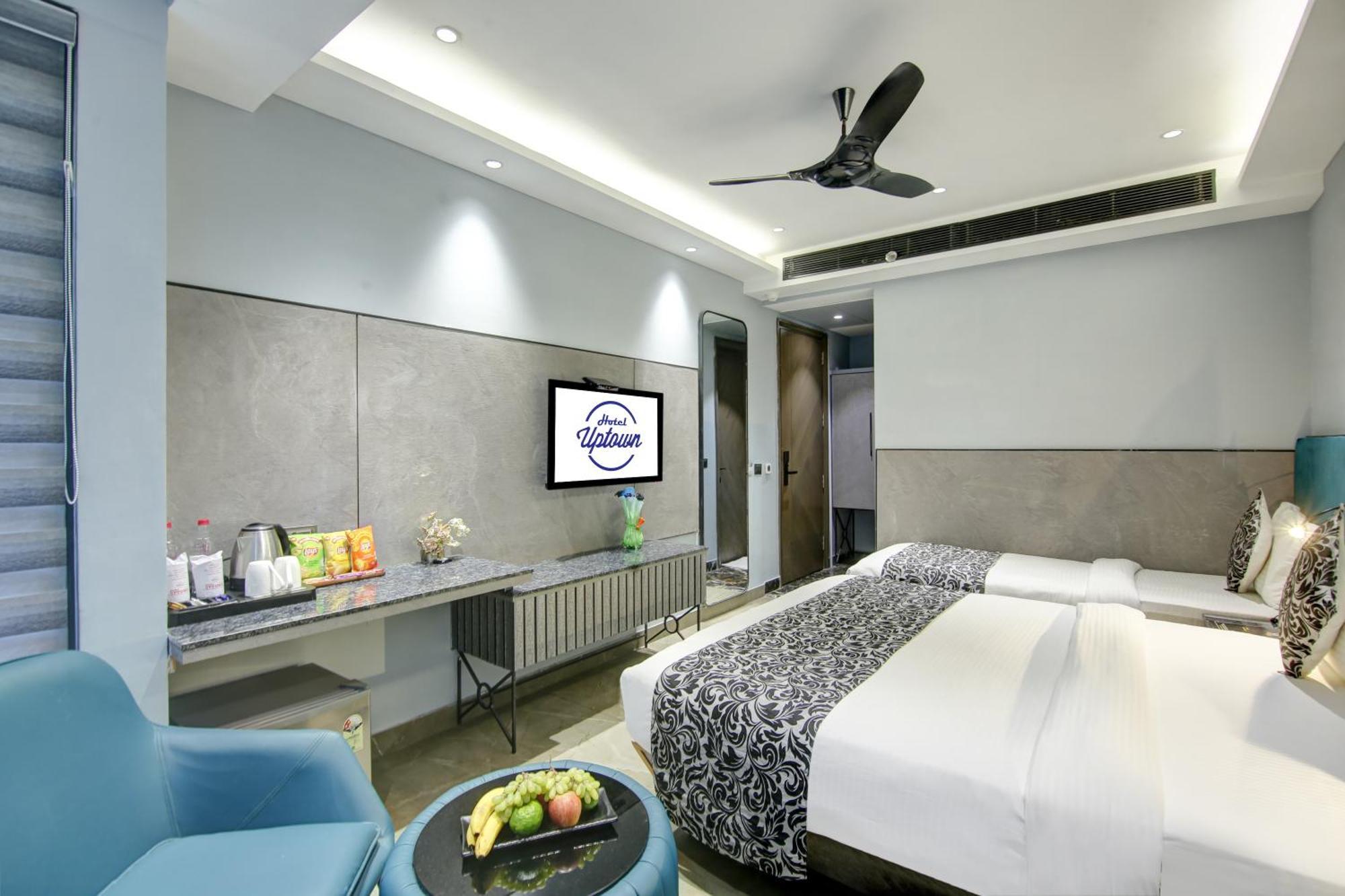 Uptown 1km Connaught Place 4*