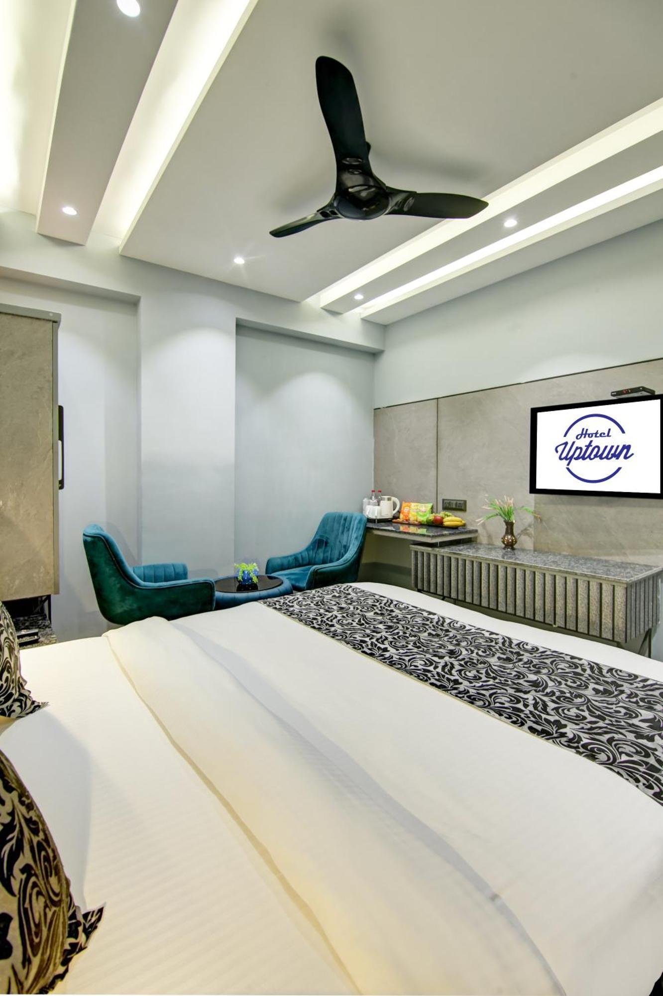 Hotel Uptown 1km Connaught Place 4*