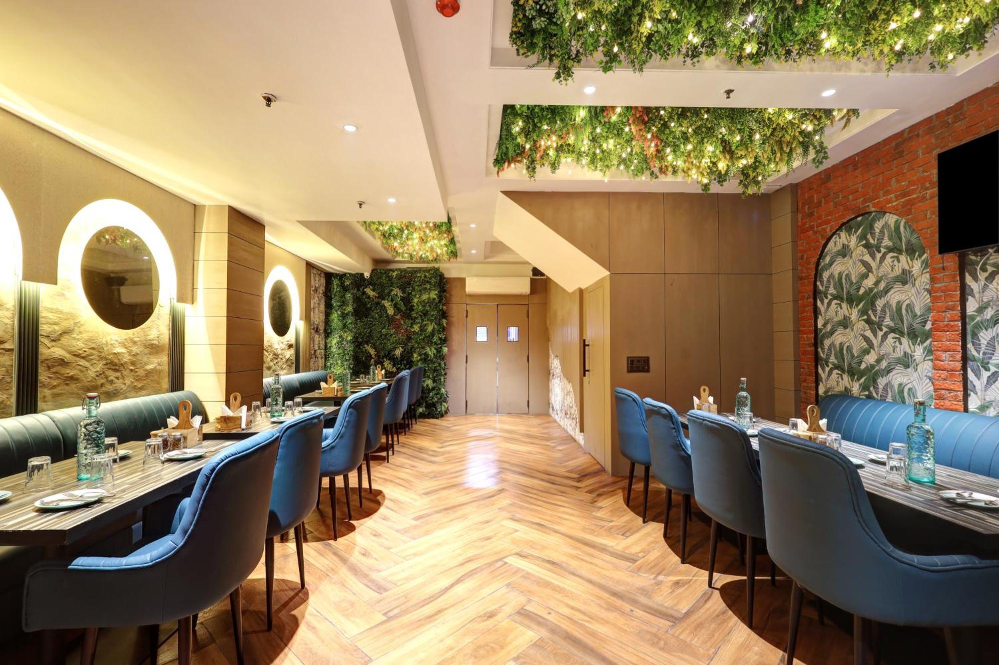 Uptown 1km Connaught Place Hotel